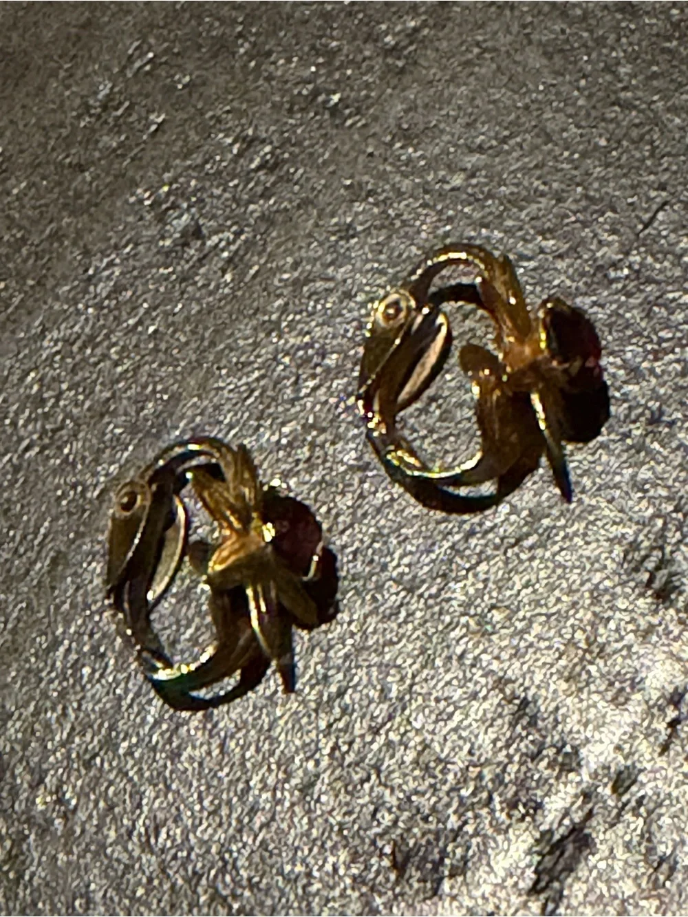 Vintage Gold-Tone Star Flower Clip-On Earrings with Dark Purple Stone